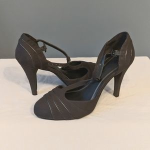Naturalizer pumps